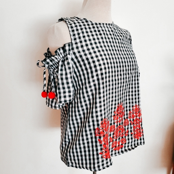 Plaid cold shoulder top - Picture 3 of 5